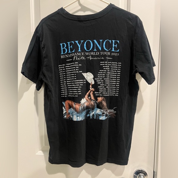 Beyonce Black Concert Graphic T-Shirt - Picture 2 of 2